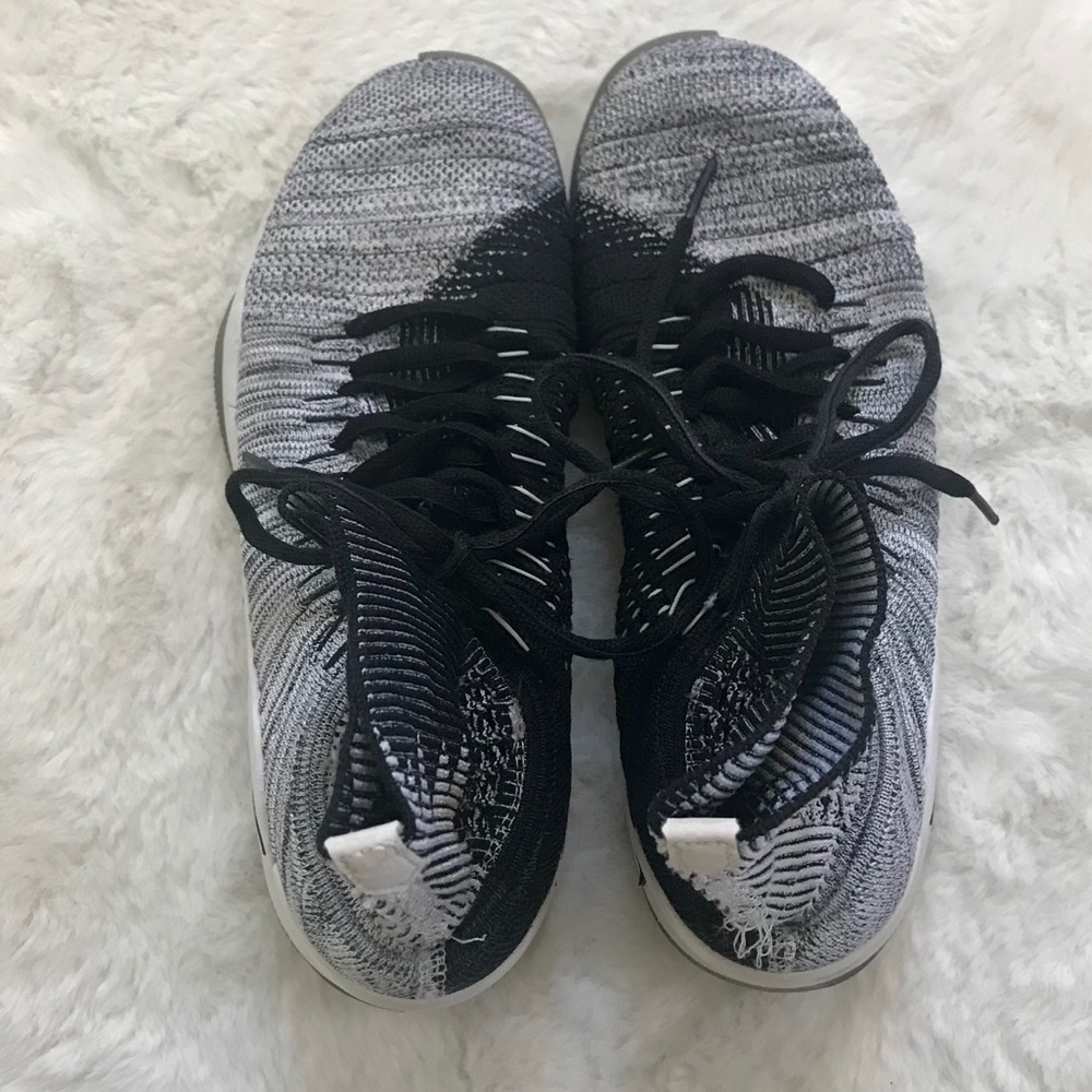 Nike Hyperdunk 2016 Flyknit Zoom Gray Sneakers - Picture 7 of 15